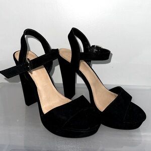 🖤Women’s 4 Inch Heels Size 9.5🖤